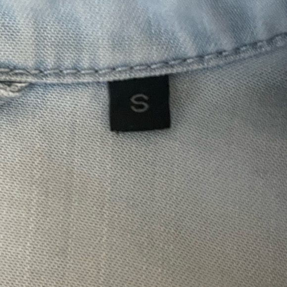 Guess Light Blue Chambray Button Down Top Sz S | Boho Chic Everyday - Picture 4 of 7